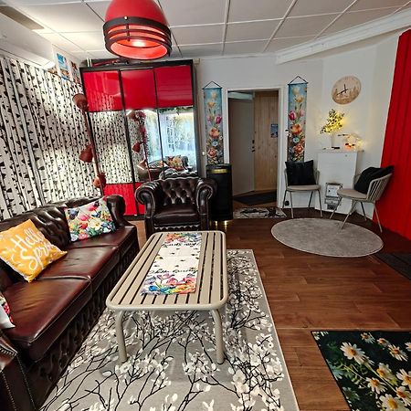 הלסינקי Relax & Recharge - A Unique Suite With A Touch Of Luxury - Hot Tub And Sauna Inspired Decor #Not A Real Sauna# Easy City Access - Direct Train 15 Min To City מראה חיצוני תמונה
