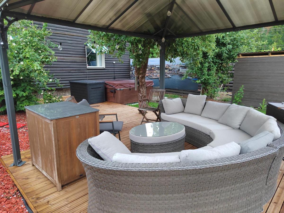 הלסינקי Relax & Recharge - A Unique Suite With A Touch Of Luxury - Hot Tub And Sauna Inspired Decor #Not A Real Sauna# Easy City Access - Direct Train 15 Min To City מראה חיצוני תמונה
