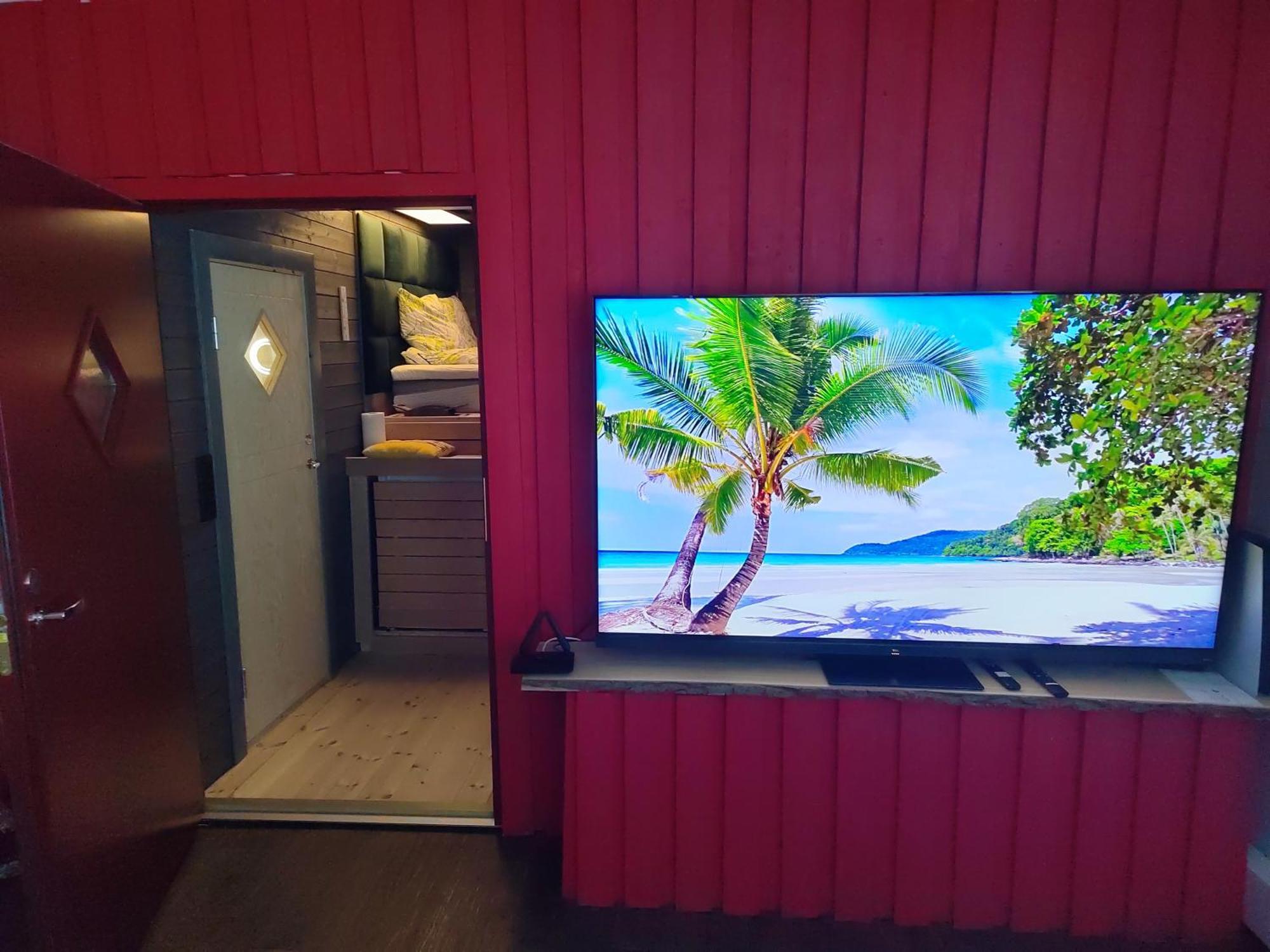 הלסינקי Relax & Recharge - A Unique Suite With A Touch Of Luxury - Hot Tub And Sauna Inspired Decor #Not A Real Sauna# Easy City Access - Direct Train 15 Min To City מראה חיצוני תמונה