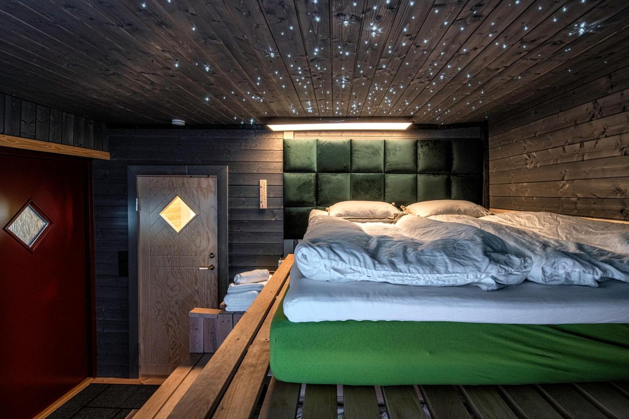 הלסינקי Relax & Recharge - A Unique Suite With A Touch Of Luxury - Hot Tub And Sauna Inspired Decor #Not A Real Sauna# Easy City Access - Direct Train 15 Min To City מראה חיצוני תמונה