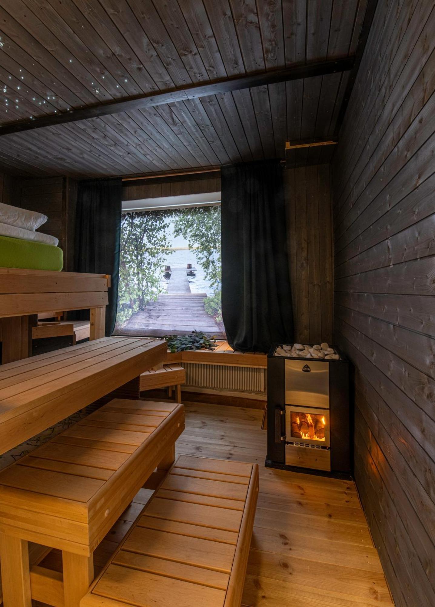 הלסינקי Relax & Recharge - A Unique Suite With A Touch Of Luxury - Hot Tub And Sauna Inspired Decor #Not A Real Sauna# Easy City Access - Direct Train 15 Min To City מראה חיצוני תמונה