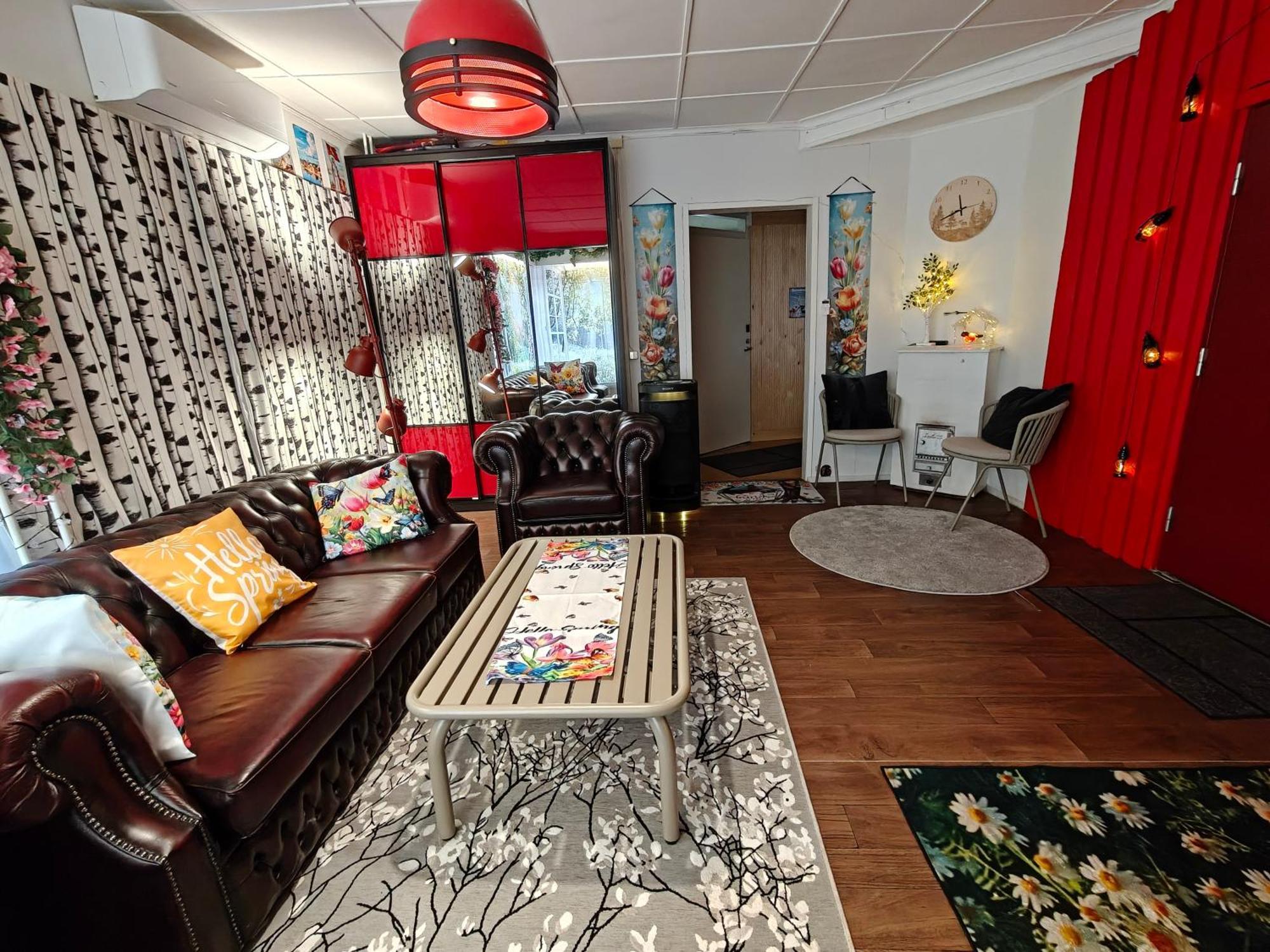 הלסינקי Relax & Recharge - A Unique Suite With A Touch Of Luxury - Hot Tub And Sauna Inspired Decor #Not A Real Sauna# Easy City Access - Direct Train 15 Min To City מראה חיצוני תמונה